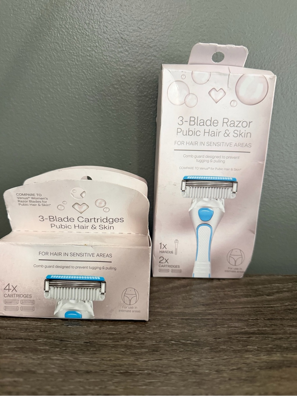 3-Blade Razor w/ 2 cartridges + 3pks of cartridges with 4 cartridges each